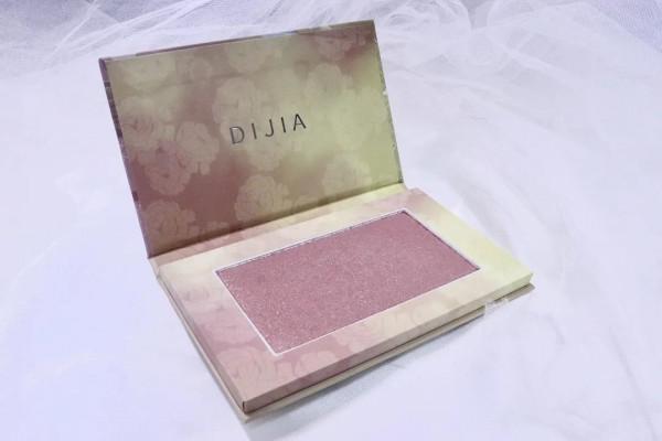 紅玫瑰魔女萬聖妝，撩動了誰的心？