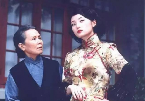 那些“一刀切”削臉的明星還好嗎？有的已垮掉，小方臉成最後贏家