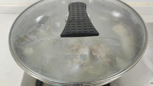 燉大骨頭湯，牢記3放3不放的訣竅，湯色奶白像牛奶，味美甘甜好喝