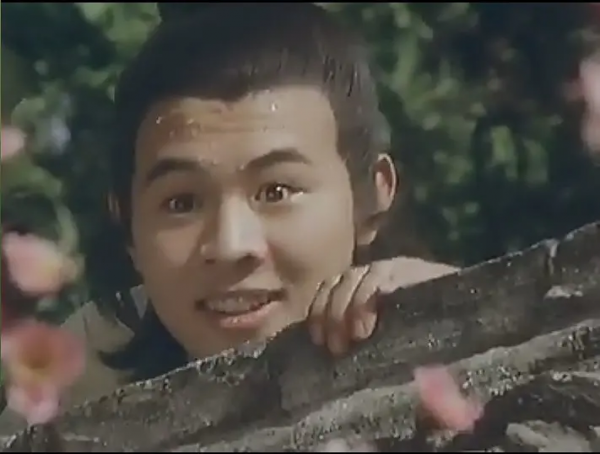 李連杰大火後，請大哥做助理年薪120萬，為啥二哥還在農村種地？