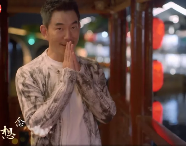 衛視中秋晚會明星造型:張碧晨人魚裙仙氣足,戚薇蓬蓬袖誇張 衛視中秋晚會明星造型:張碧晨人魚裙仙氣足,戚薇蓬蓬袖誇張