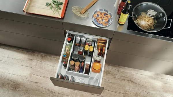 利用廚房功能區域規劃工具，打造整齊有序、分佈合理的收納空間