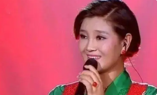 降央卓瑪：婚後補貼孃家買5輛車，婆婆鼎力支援，待她如親生女兒