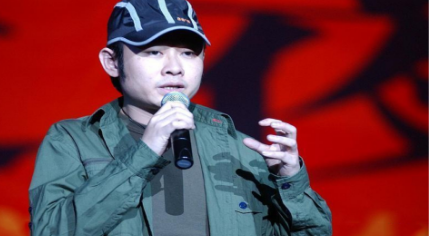 妻子生下女兒後不辭而別，20歲刀郎成單親爸爸，靠賣唱養活女兒