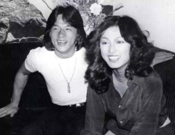 成龍苦追她8年，跟男友相戀26年不結婚，米雪如今怎樣了？