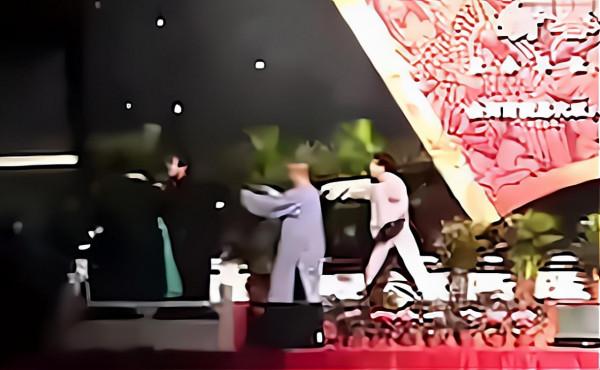 曹雲金臺上掐住岳雲鵬脖子，觀眾以為是玩笑，沒想到險些釀成大禍
