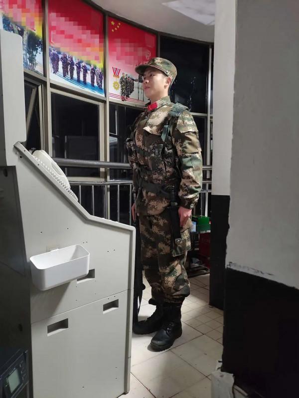 &OpenCurlyDoubleQuote;休假歸隊&rdquo;，他再掛列兵銜