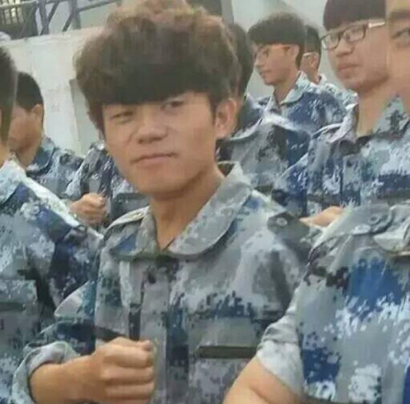 學生與明星撞臉是什麼體驗?大一新生軍訓照火了,學校或成大贏家 學生與明星撞臉是什麼體驗?大一新生軍訓照火了,學校或成大贏家