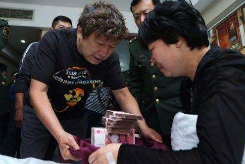 1989年江蘇小夥娶76歲好萊塢女星，繼承70億遺產回國，最後怎樣？