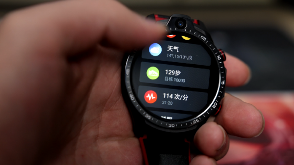 25歲的老宅男桌面什麼樣，這套配置打遊戲穩不穩？