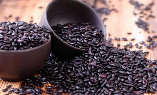 湖南一女子堅持吃“黑米”淡斑，三個月後，有什麼變化呢？