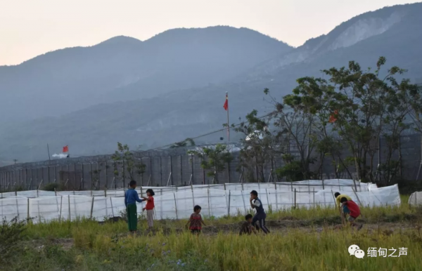 緬甸戰火不斷，上千人逃到緬中邊境線躲避，日子過得很苦