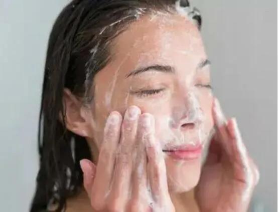 爛臉警告：這8個不必要的護膚步驟，趕快扔掉