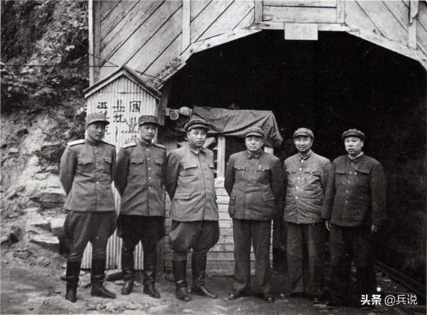 李奇微接過指揮棒，鄧華隨即在東線指揮，打出穿插作戰經典戰例