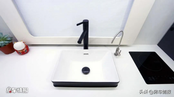 新款獵鷹房車，坐著比保姆車舒服，帶10度電+220L水箱適合老兩口