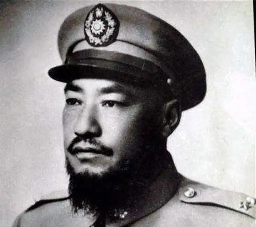 馬步芳妄圖死守六盤山，解放軍四百門大炮炸爛其美夢