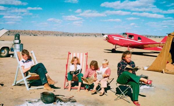 名模梅耶：被丈夫家暴九年，60歲拍封面火爆全球，兒子是世界首富