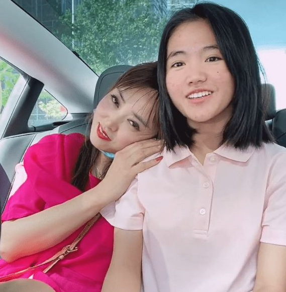 《變形計》農村女孩兒李勒優，被城市媽媽收養，被哥哥寵成公主