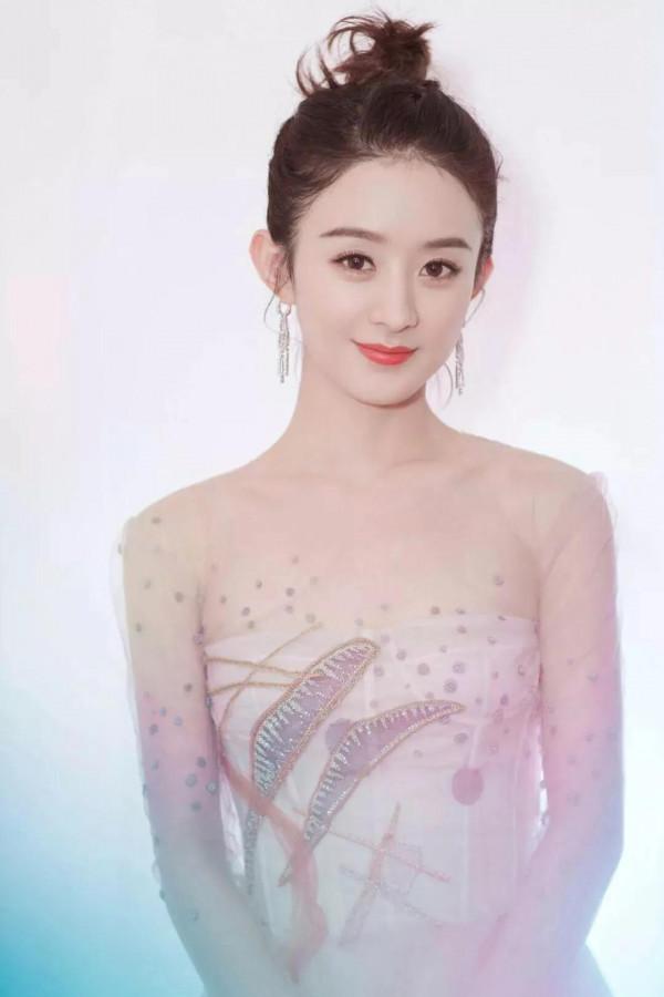 同樣是圓臉的趙麗穎和趙露思,你覺得她們像嗎 同樣是圓臉的趙麗穎和趙露思,你覺得她們像嗎