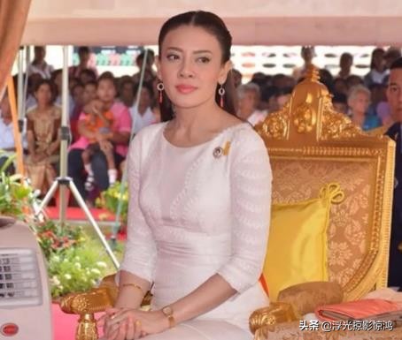 曼美庫行宮見證西拉米起伏，生娃後首度在此亮相，復出定居於此