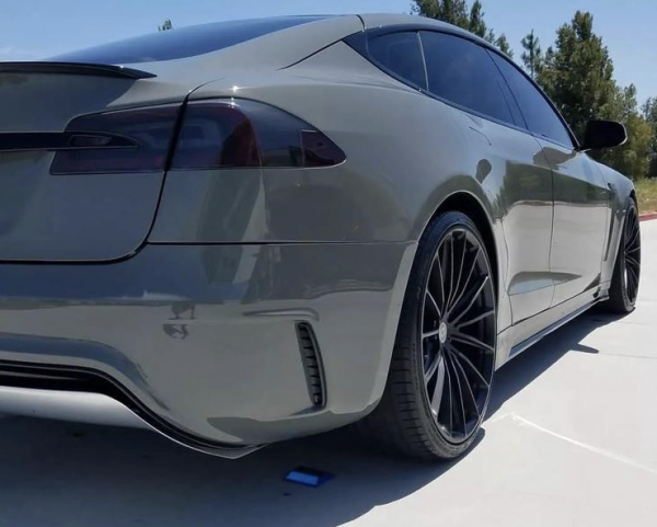 低趴低調亦奢華:特斯拉Model S寬體改裝 低趴低調亦奢華:特斯拉Model S寬體改裝