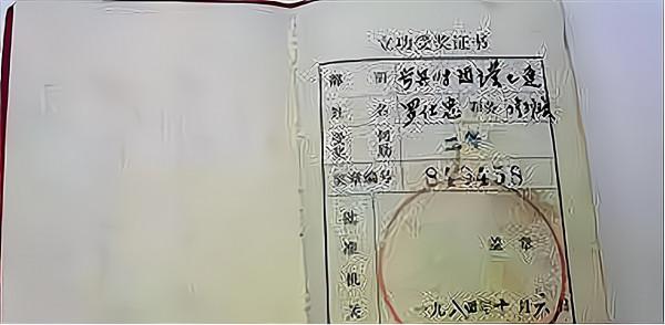 他將紅旗插在老山主峰，退役生活困難政府幫助，他說：我很知足