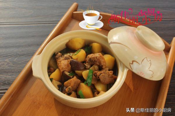 冷天這三樣菜燉在一起鮮美極了，做法也簡單，每次吃精光汁也不剩