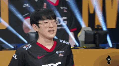 LPL三屆冠軍中單,巔峰C位,不吹不黑,誰是你心中T0韓援? LPL三屆冠軍中單,巔峰C位,不吹不黑,誰是你心中T0韓援?