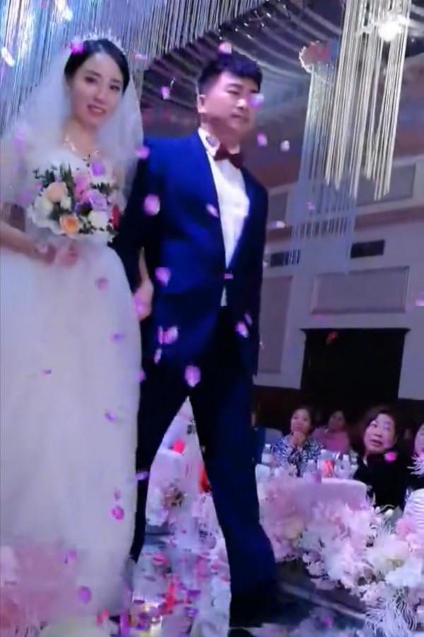 黑龍江一新娘撞臉張小斐，還以為是本人結婚了！網友：新郎賺到了