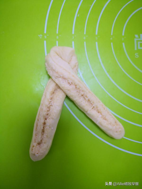 復刻麵包房的麻花小麵包，椰香柔軟又拉絲，學會了隨吃隨做，厲害