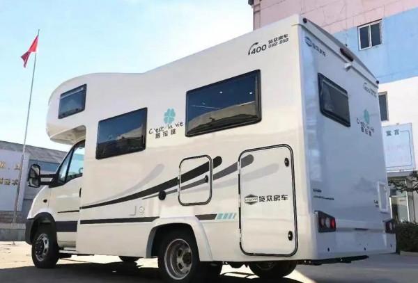 硬朗外觀搭配通透空間，L型沙發＋5臥，獨具一格，塞拉維Z63房車