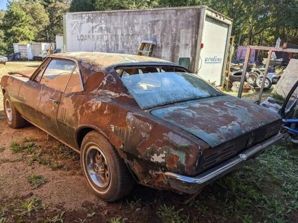 被時間遺忘的1967 年龐蒂亞克火鳥，經過修復即可重新上路行駛