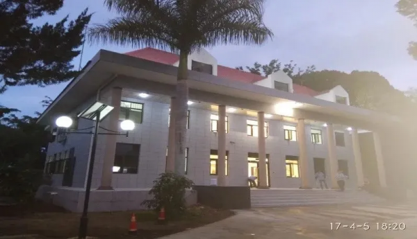 《人民日報》聚焦：中建八局“赤道上建學校”！