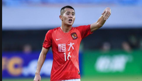 恆大VS國安首發浮現：國足飛翼迴歸，功勳王牌領銜中場，韋少衝鋒