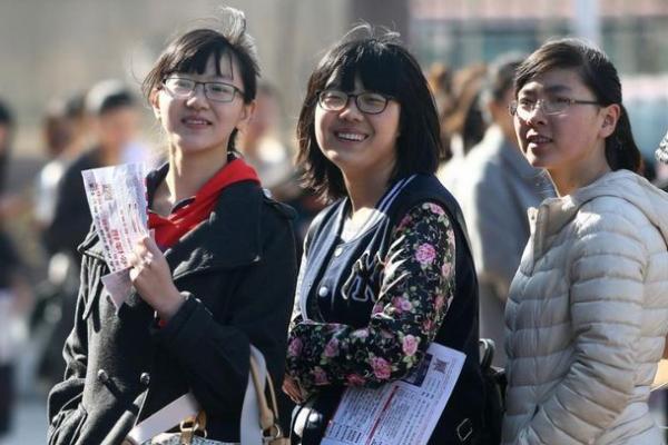 大學生就業調查,6成大學生認為,自己在畢業10年內將年入百萬 大學生就業調查,6成大學生認為,自己在畢業10年內將年入百萬