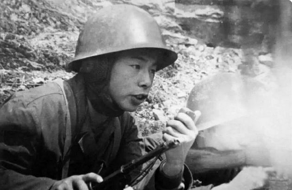 對越自衛反擊戰：他故意帶著全班曬太陽，越軍發現後趁夜偷襲