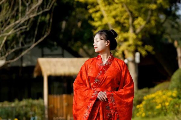 心旅禪行丨暖陽相伴，尋覓禪意中的“一抹紅”