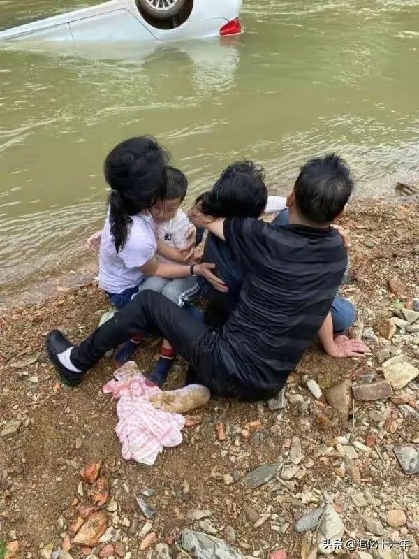 解放軍戰士王亮，祝賀提幹並記一等功，2分鐘勇救4名人民群眾