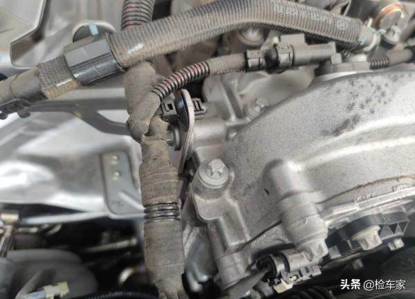 47萬喜提賓士E300，結果才開一個月就賣，檢測師：起碼虧1萬