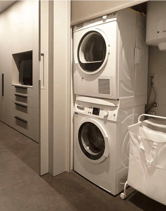 陽臺做櫃子時，加上2cm擋板，實用性不容小覷，後悔裝錯了