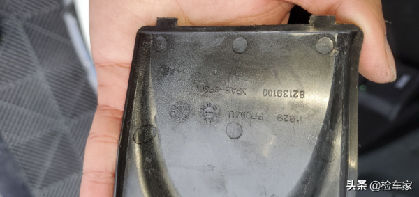 花三百多萬買臺6手法拉利，圖啥？老哥：停酒吧門口生意自動上門