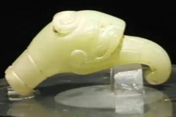 西周玉龍杖首 西周玉龍杖首