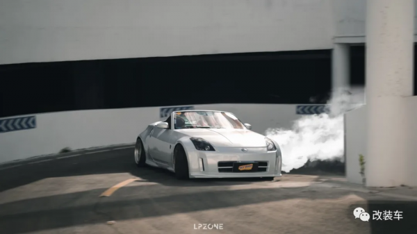 稀有的敞篷日產350Z變身伏地魔,這不是";淑女";是";辣妹"; 稀有的敞篷日產350Z變身伏地魔,這不是";淑女";是";辣妹";