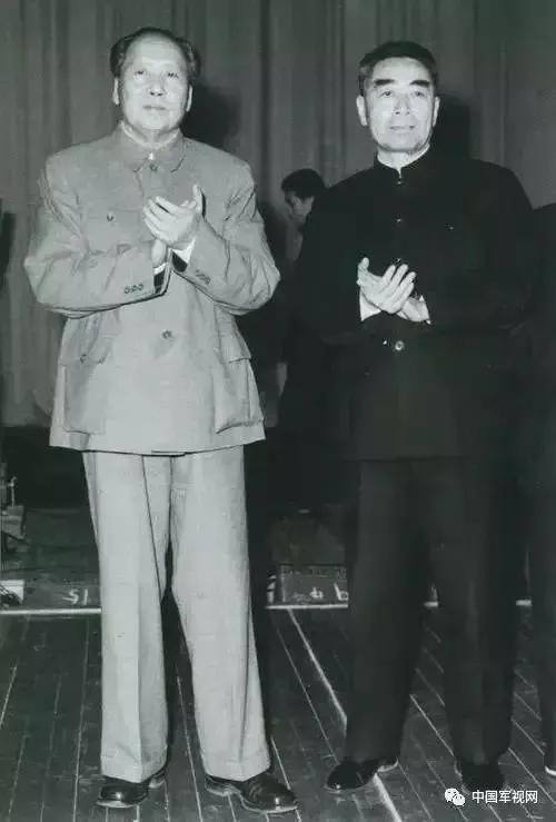 1976年1月8日，敬愛的周總理與世長辭，他一生為國為民，鞠躬盡瘁