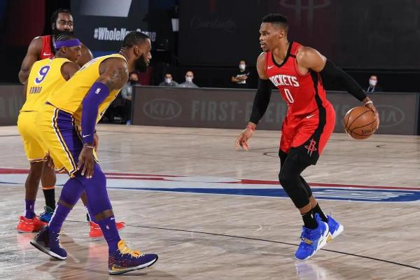 美媒列出了詹姆斯職業生涯和21名球星的交手戰績和資料