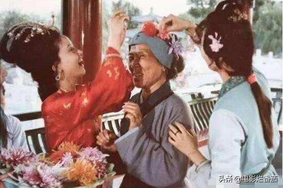 ​年少看不起劉姥姥，長大後才明白：她才是《紅樓夢》最智慧的女人