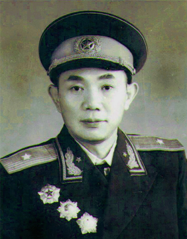 解放海南島的四位著名師長,大授銜時,四人都是什麼軍銜 解放海南島的四位著名師長,大授銜時,四人都是什麼軍銜