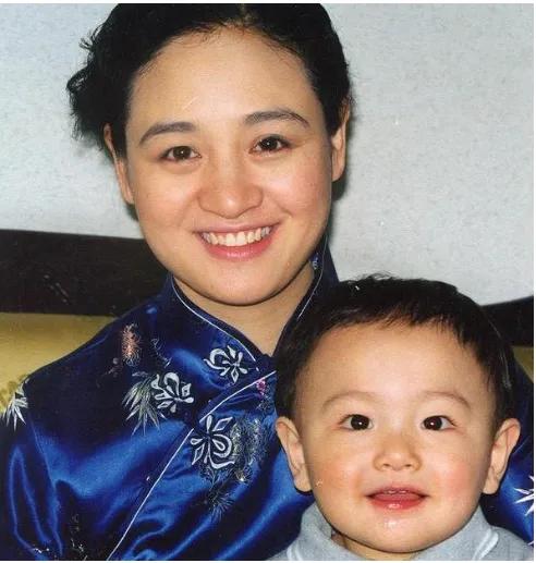 伍宇娟：和周迅共同愛上賈宏聲，事業巔峰欠下鉅債，結局如何？