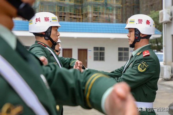 發光人 &vert; 當了15年糾察兵，到底啥滋味？