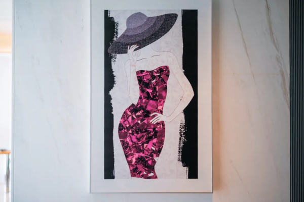 住進愛馬仕橙的房間，躺在高空看海景